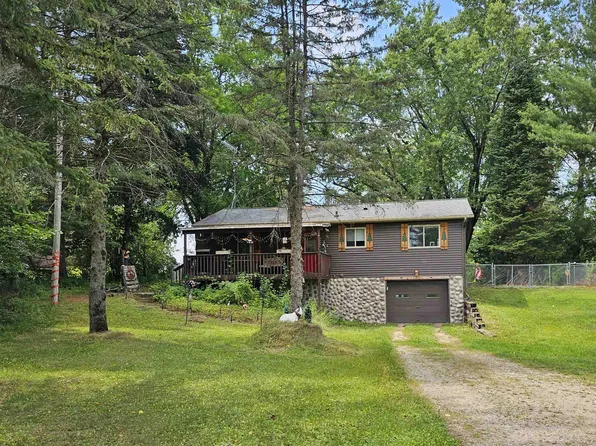 115 Sunset Dr, Iola, WI 54945