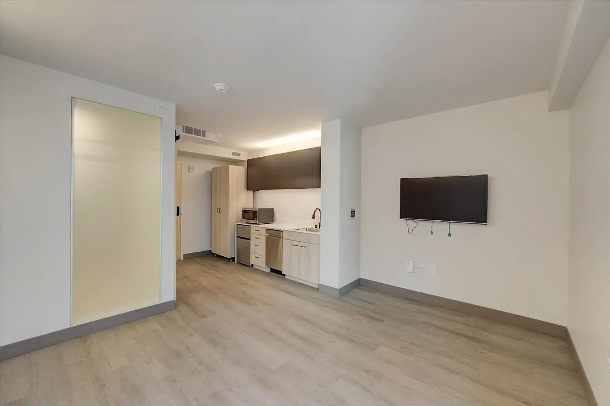 145 Leavenworth St — Photo 3