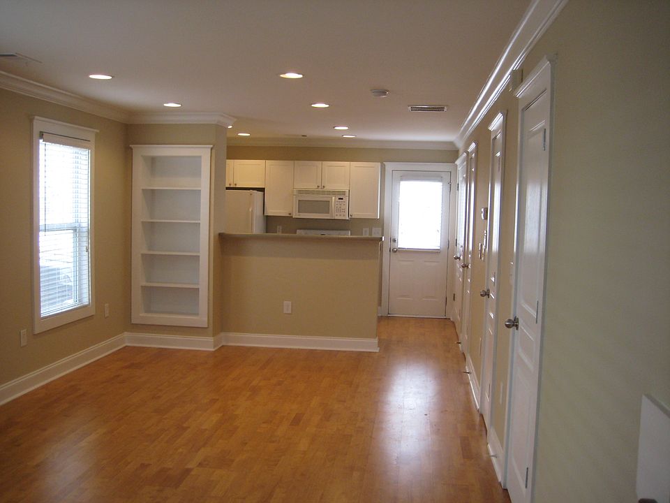 2nd image of 490 Barnett Shoals Rd APT 123