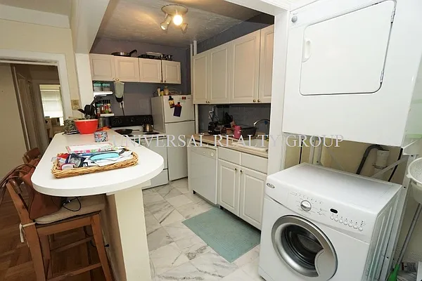 Rented by Universal Realty Group | media 1