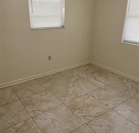 3rd image of 1845 Lauderdale Manor Dr