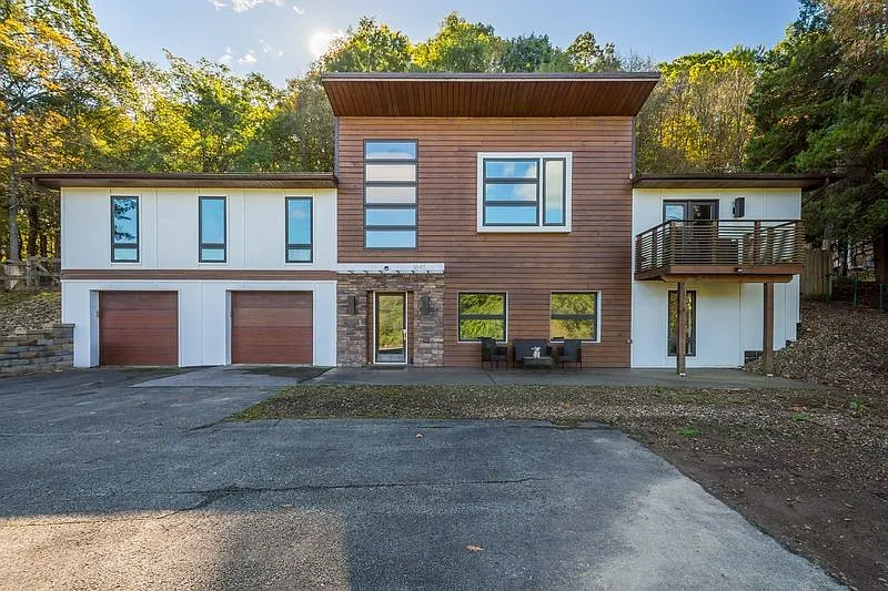 1645 Pegher Ln photo 1