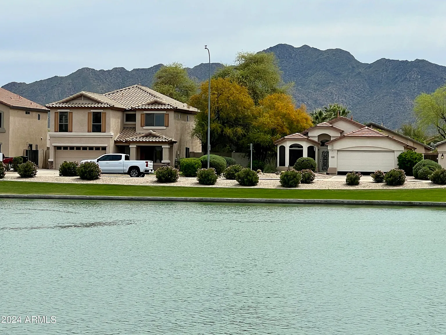 4 bed, 2.5 bath, 2192 sqft, $2,595 — Photo 2