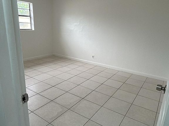 5th image of 2506 Pierce St APT 3B