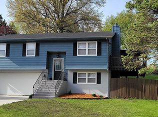 317 Walnut St, Le Claire, IA