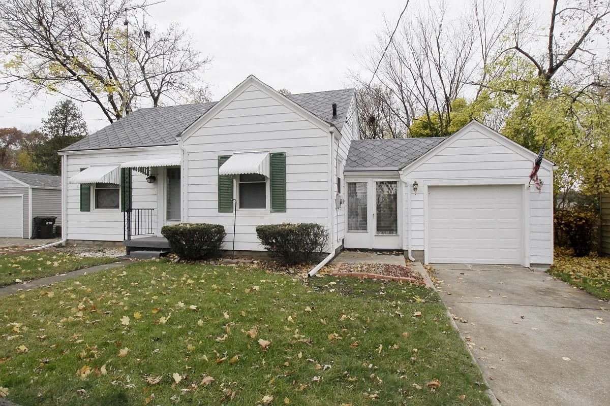 829 Parchmount Ave photo 1