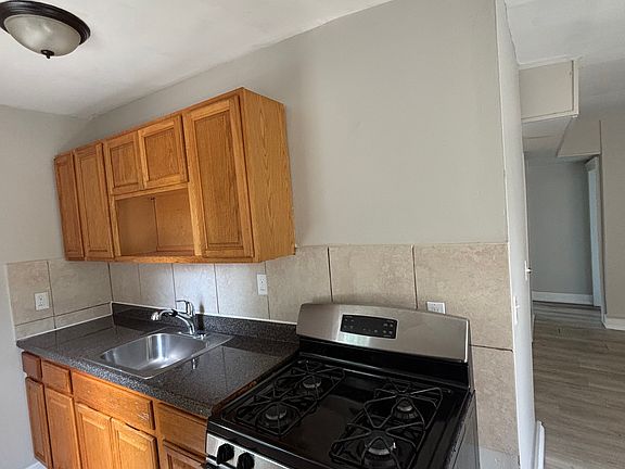 4th image of 734 Orchard St Floor 2