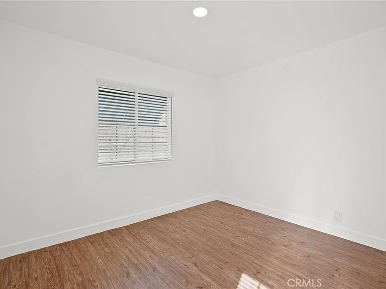 530 Almond Ave — Photo 3