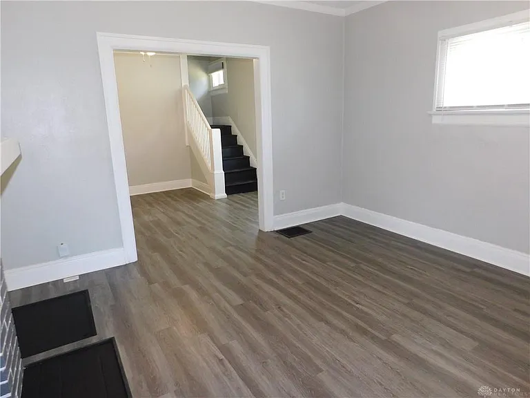 218 W Fairview Ave — Photo 4
