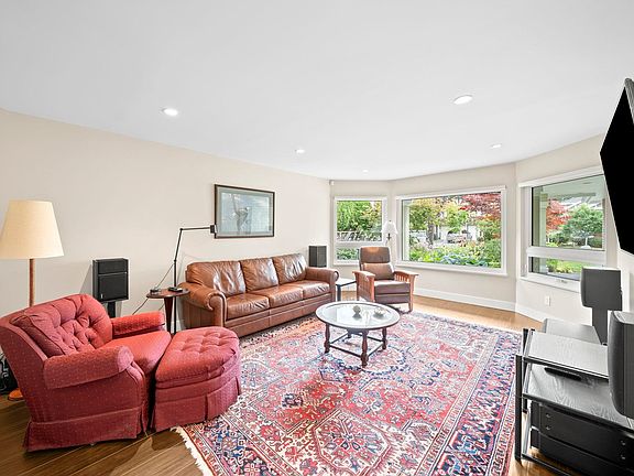 5th image of 10131 Hollywell Dr