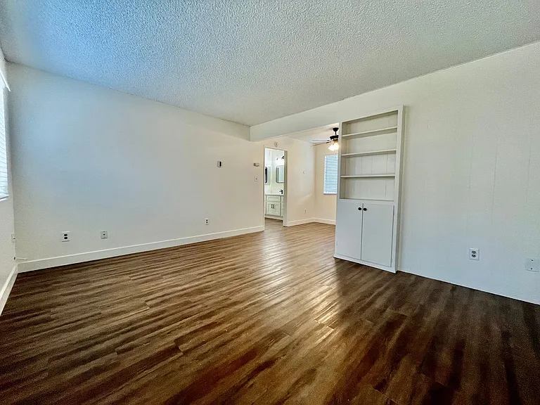 4036 Oregon St — Photo 2
