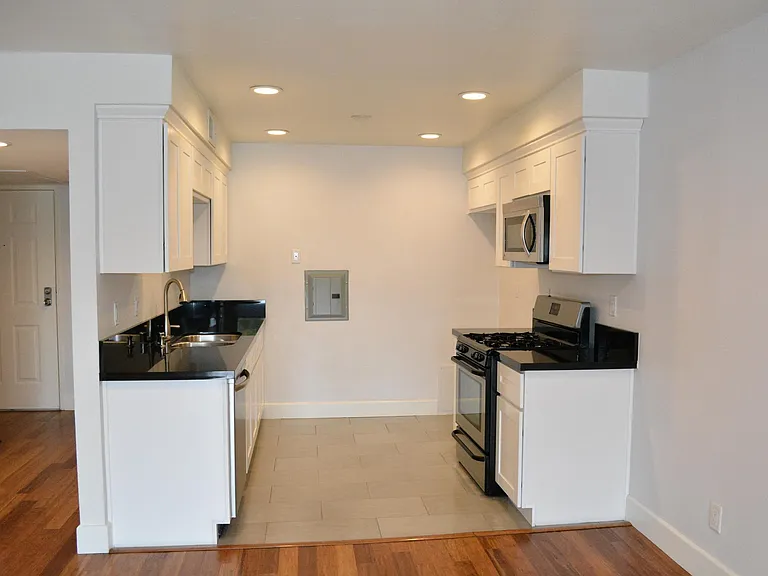 2491 Purdue Ave #201 — Photo 9