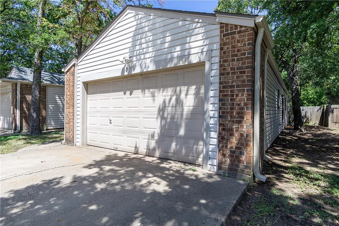 3 bed, 1093 sqft, $1,295 — Photo 2