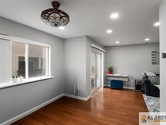 2 bed, 1150 sqft, $2,550 — Photo 3