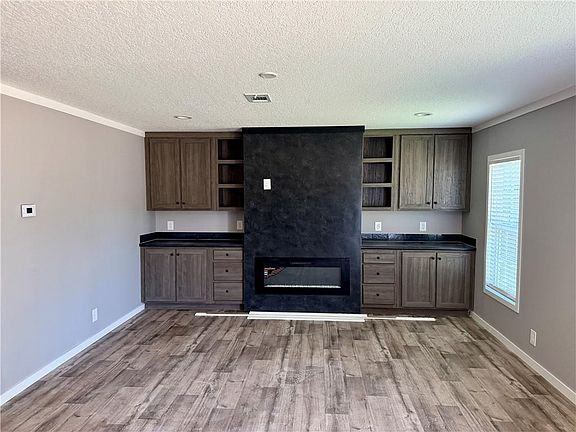 4th image of 39 Parker Dr