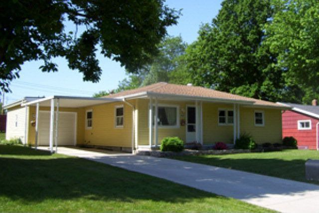 1st image of 487 McDonald Ave