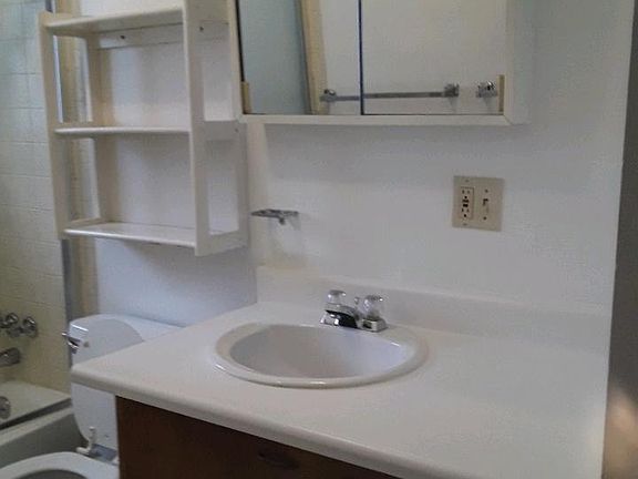 4th image of 8465 Grandview Ave #3