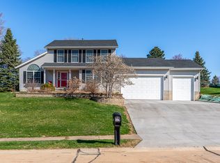 76 Park View Dr, Eldridge, IA 52748