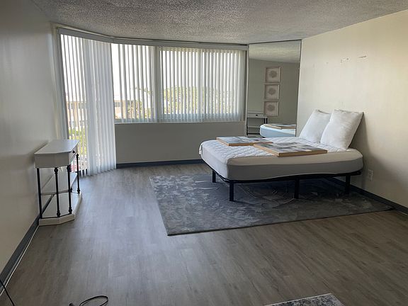 2nd image of 8817 Thomas Dr #404