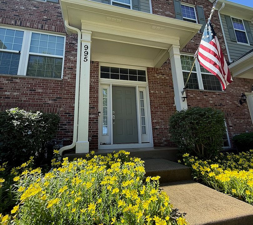 1st image of 995 Reserve Dr