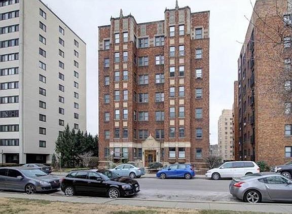 2nd image of 807 W 48th St APT 502