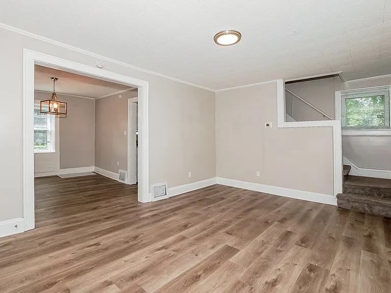 1274895_020_living_room_13022712.jpg