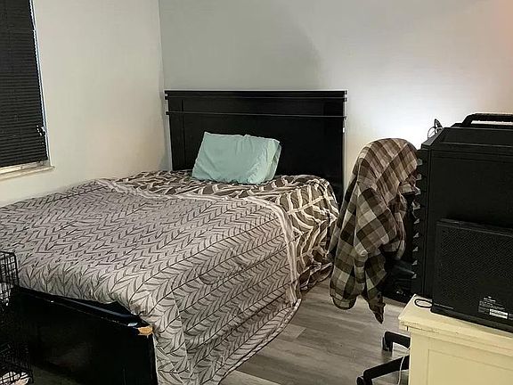 Secondary bedroom