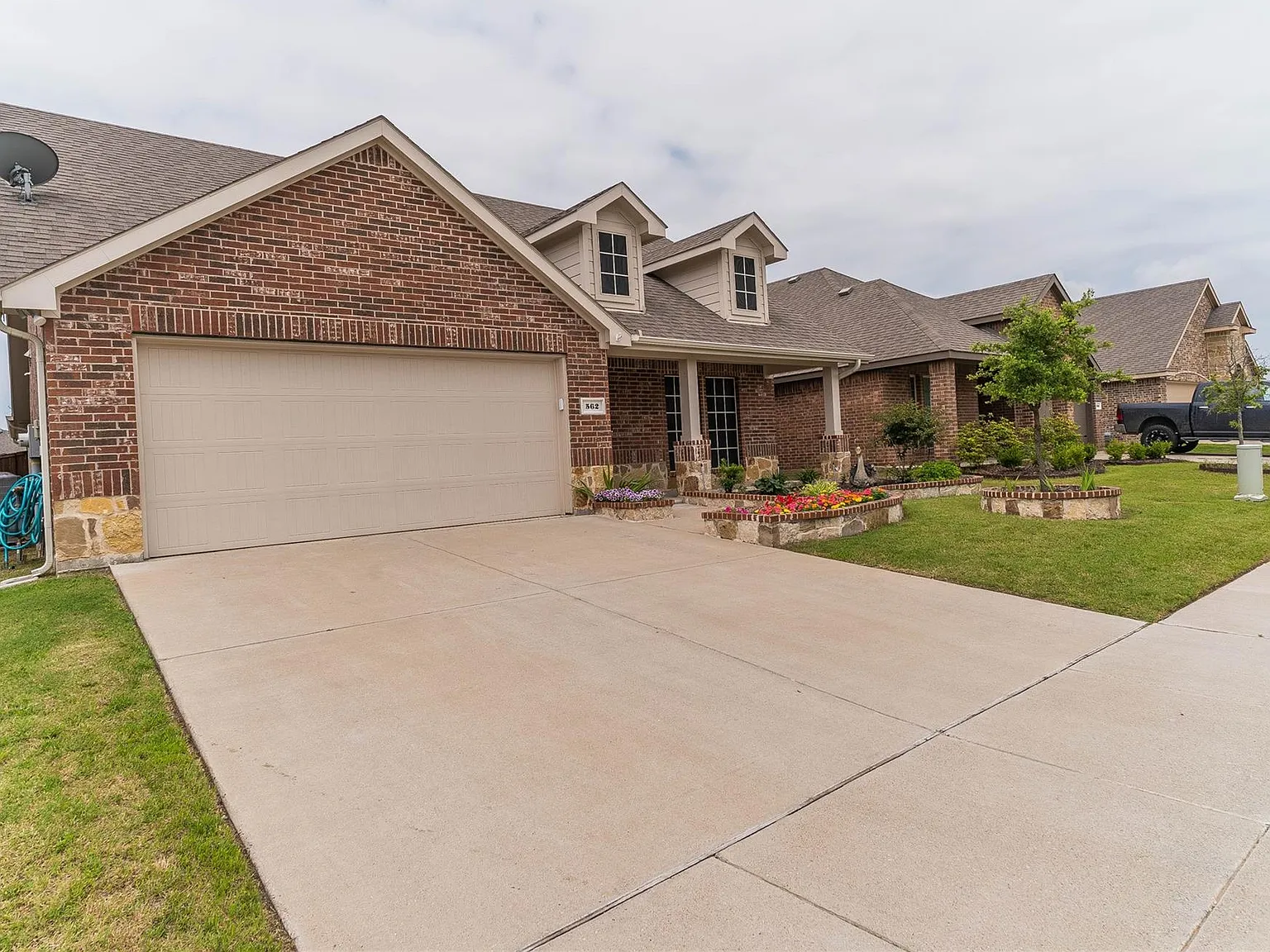 4 bed, 2071 sqft, $2,900 — Photo 3