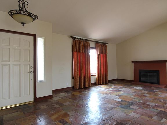 3rd image of 3572 Garden Ct