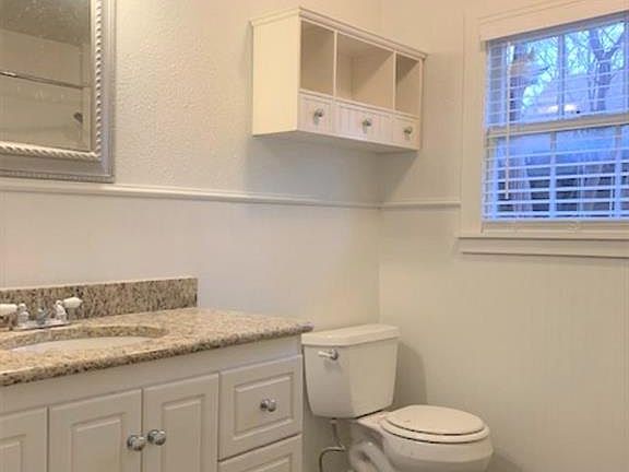 5th image of 3857 Washburn Ave #101