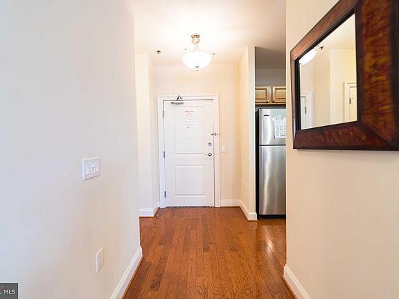 4th image of 38 Maryland Ave Unit 201