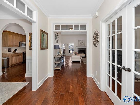 3rd image of 211 Blackwood Dr
