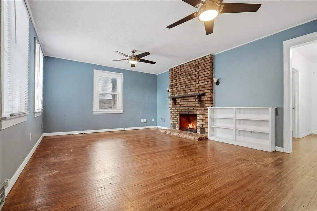 5 bed, 2.5 bath, 2430 sqft, $2,400 — Photo 3