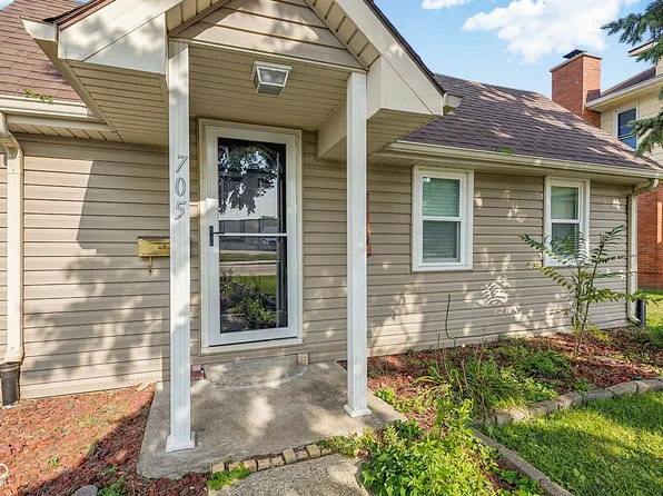 705 S 22nd St, Elwood, IN 46036
