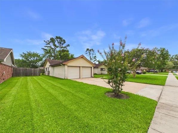 1909 Tracy Lynn Ln, Alvin, TX 77511