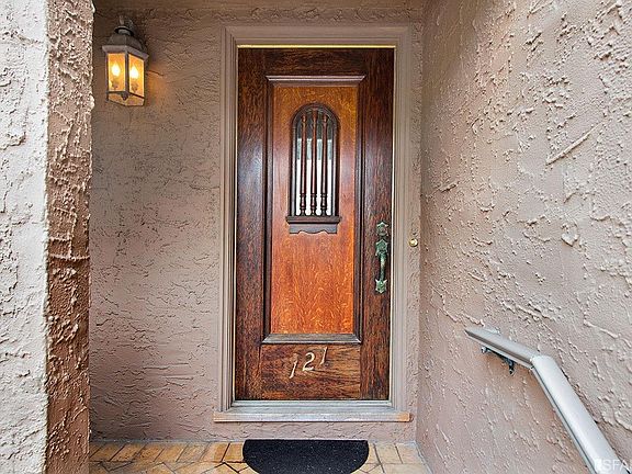 5th image of 121 Juanita Way