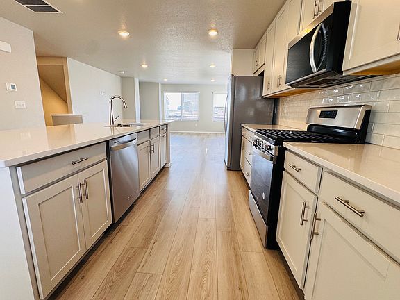 4th image of 14391 Pansy Loop