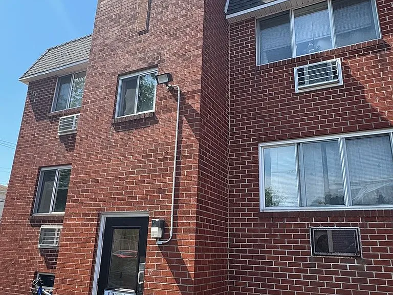 203 E Chestnut Street — Photo 10