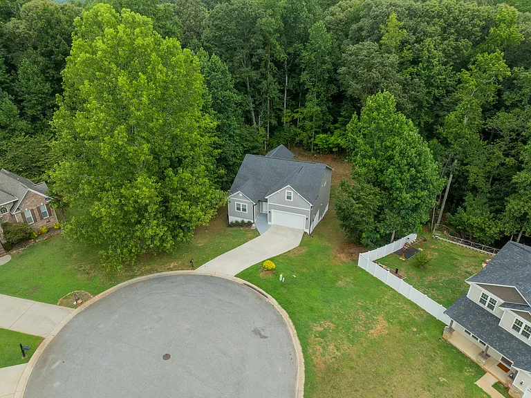 112 Pine Bluff Ct — Photo 2