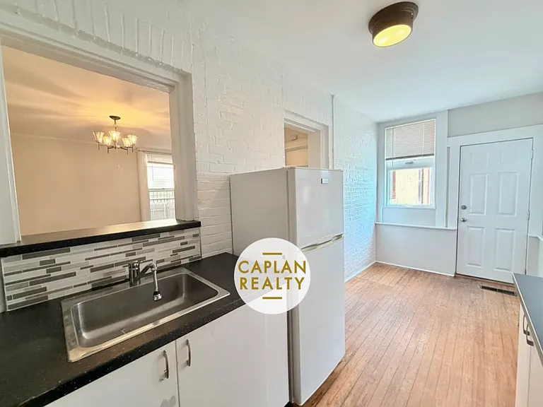 542 Chapel St #E — Photo 6