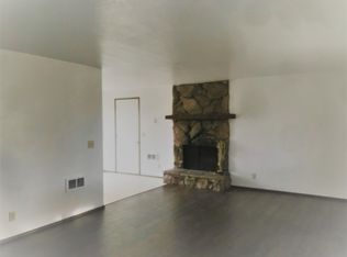 2704 I St APT B, Springfield, OR 97477