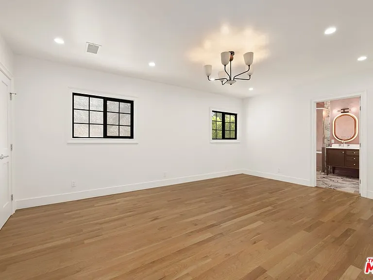 211 S Formosa Ave — Photo 10