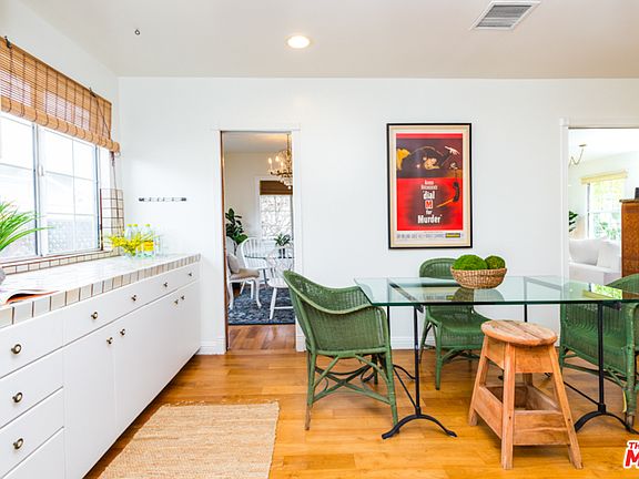 3rd image of 3363 Redwood Ave