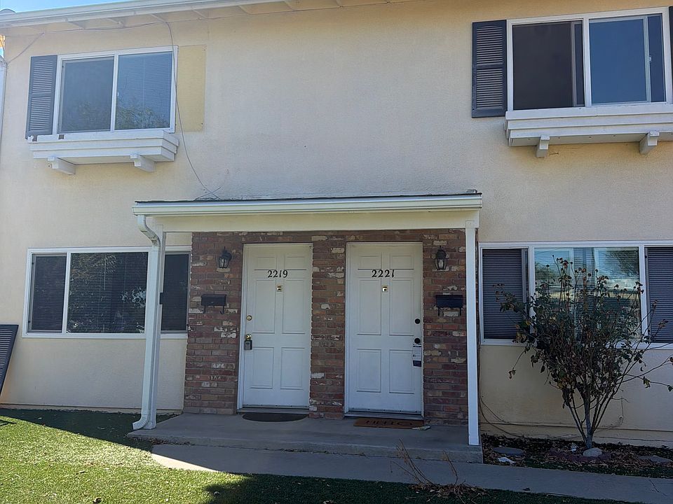 1st image of 2221 Oak St #1