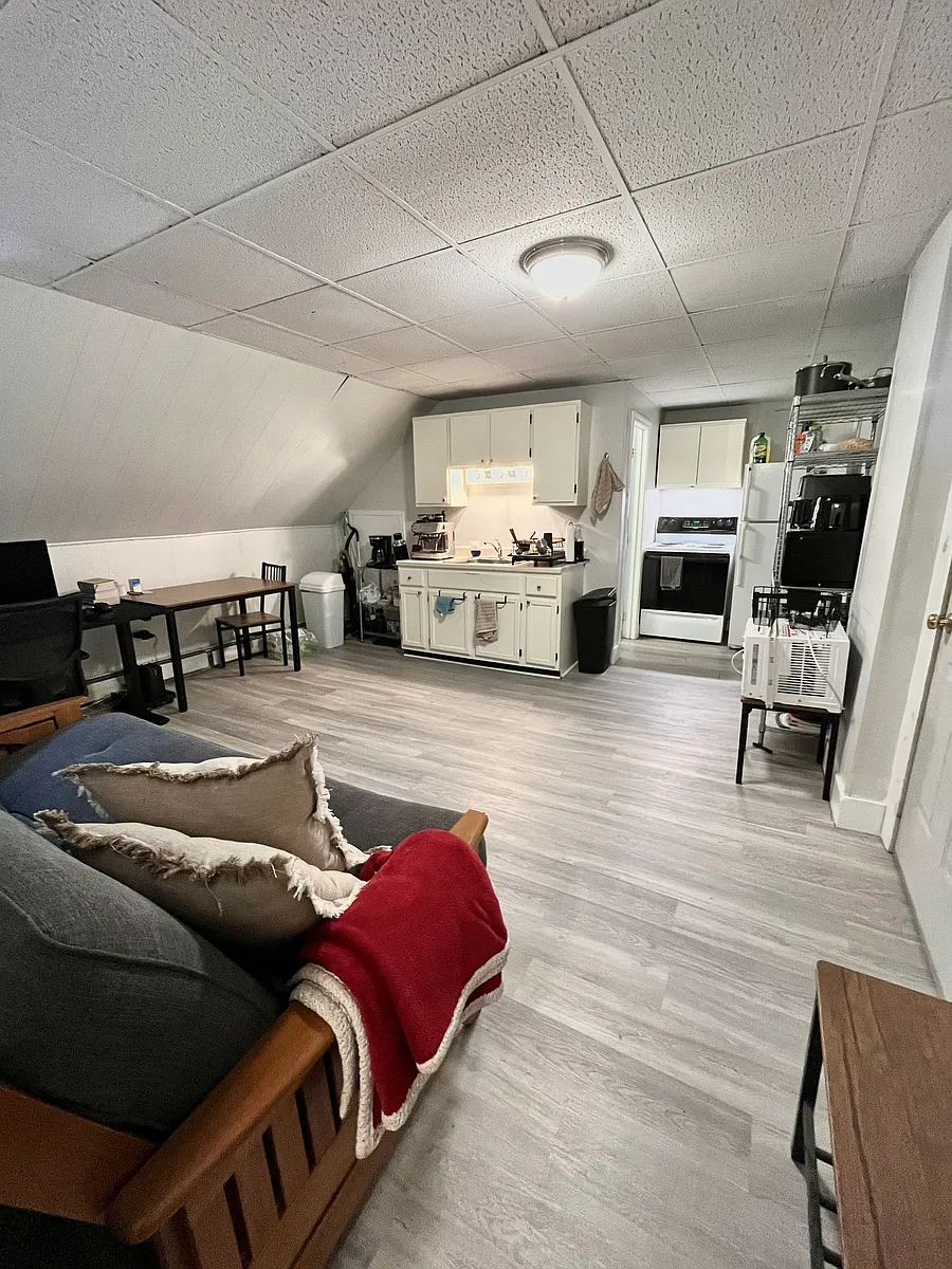 Building Photo - 65 Saint Lawrence St #5