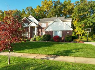 29923 Bradford Dr, New Hudson, MI 48165