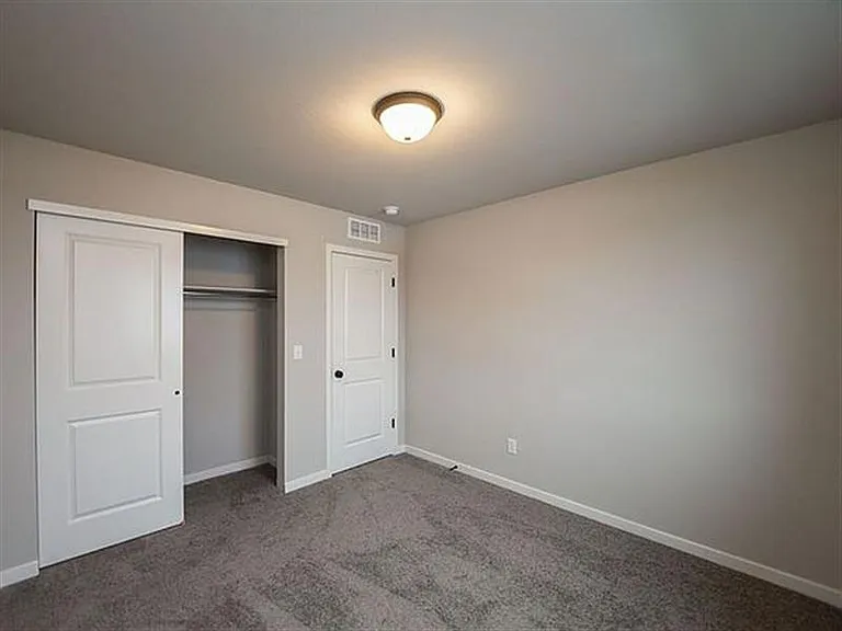 2633 Conquest St S — Photo 8