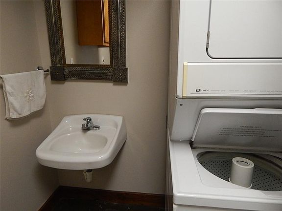 3rd image of 721 Fm 20 Unit B