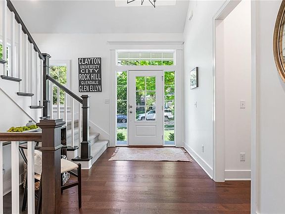3rd image of 3001 W 72nd St