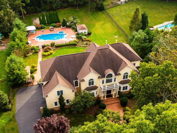 16 Breckenridge Dr, Shamong, NJ 08088